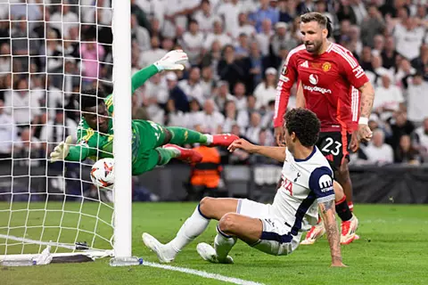  أنهى اللعنة أمام مان يونايتد.. توتنهام يعود لطريق الأهداف في النهائيات منذ 2008 